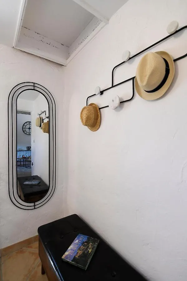 Holiday home Gite Des Demoiselles En Luberon Roussillon