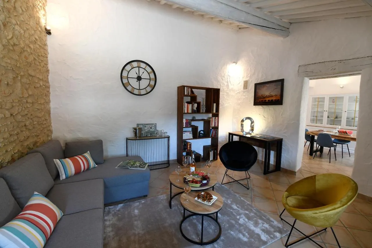 Holiday home Gite Des Demoiselles En Luberon Roussillon