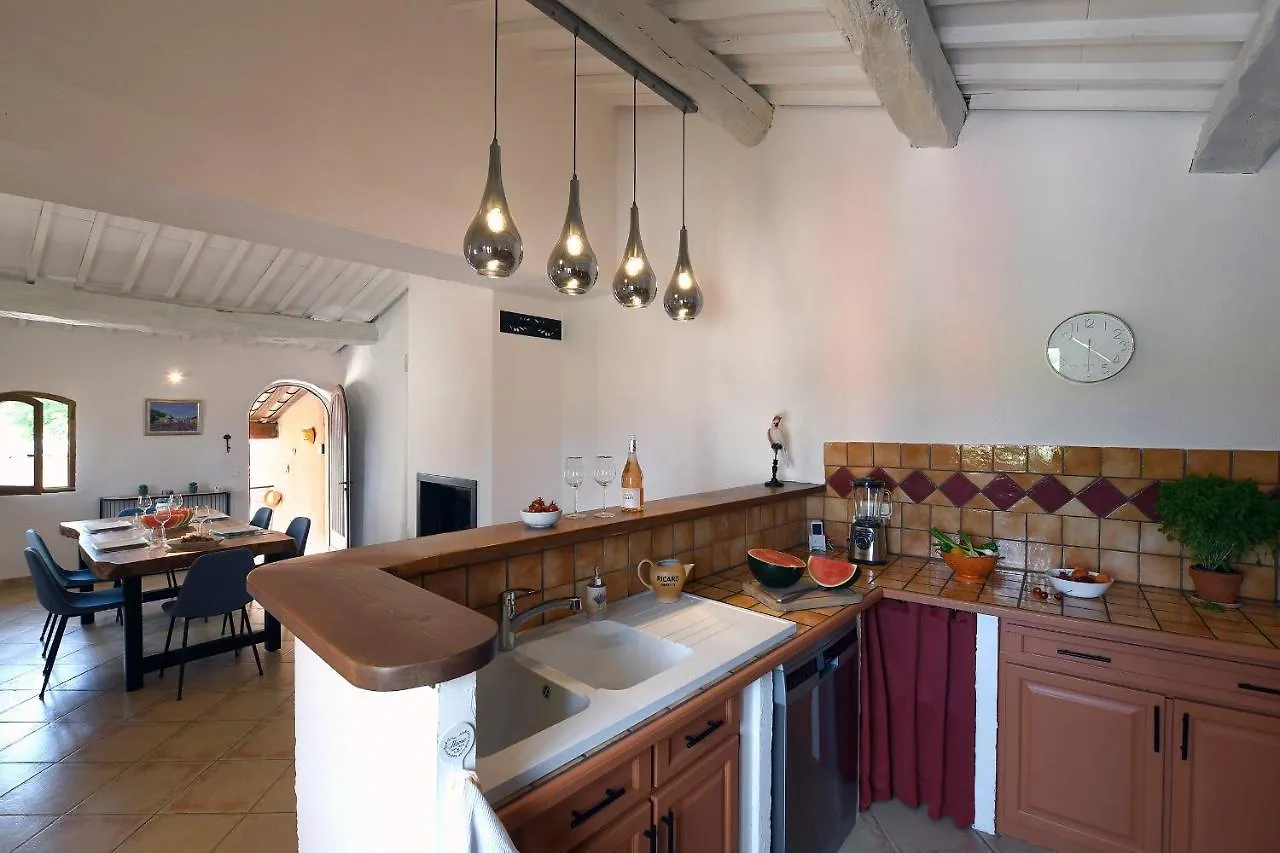 Holiday home Gite Des Demoiselles En Luberon Roussillon